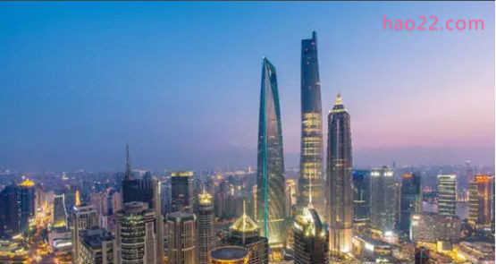 中国第一高楼，上海中心大厦高达632米 