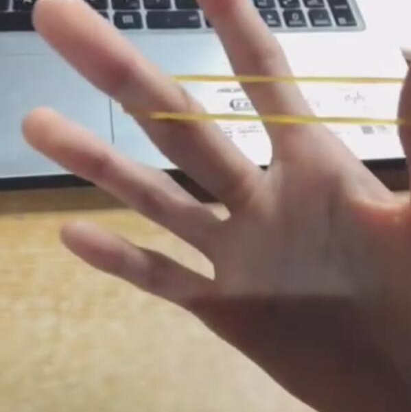 抖音橡皮筋怎么在手指上转圈 弄法图文步骤教程